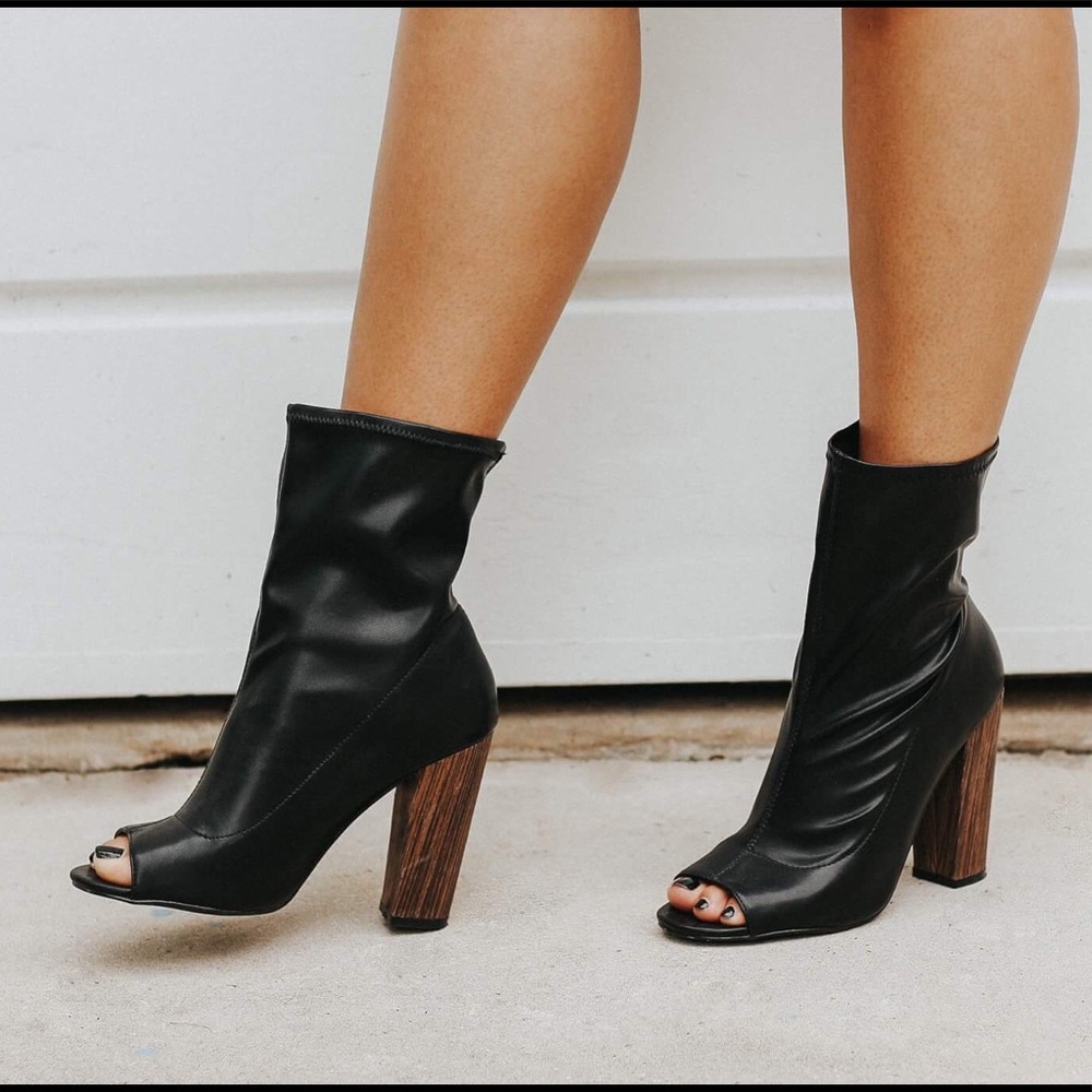 ShoeDazzle leather/wood boot heels